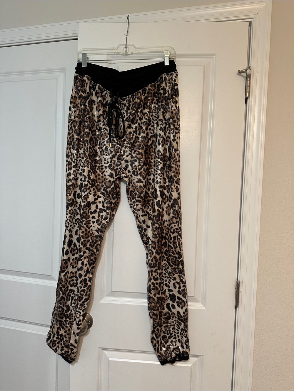 NWT sz XL allover leopard print sequin joggers w/ contrasting elasticized waist